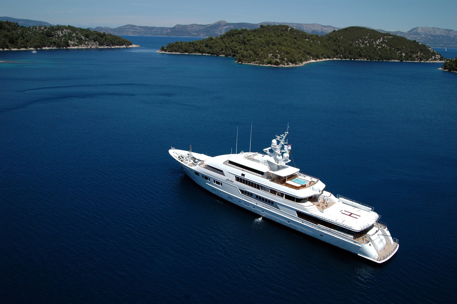 NOMAD Yacht Charter Details, Oceanfast CHARTERWORLD Luxury Superyachts